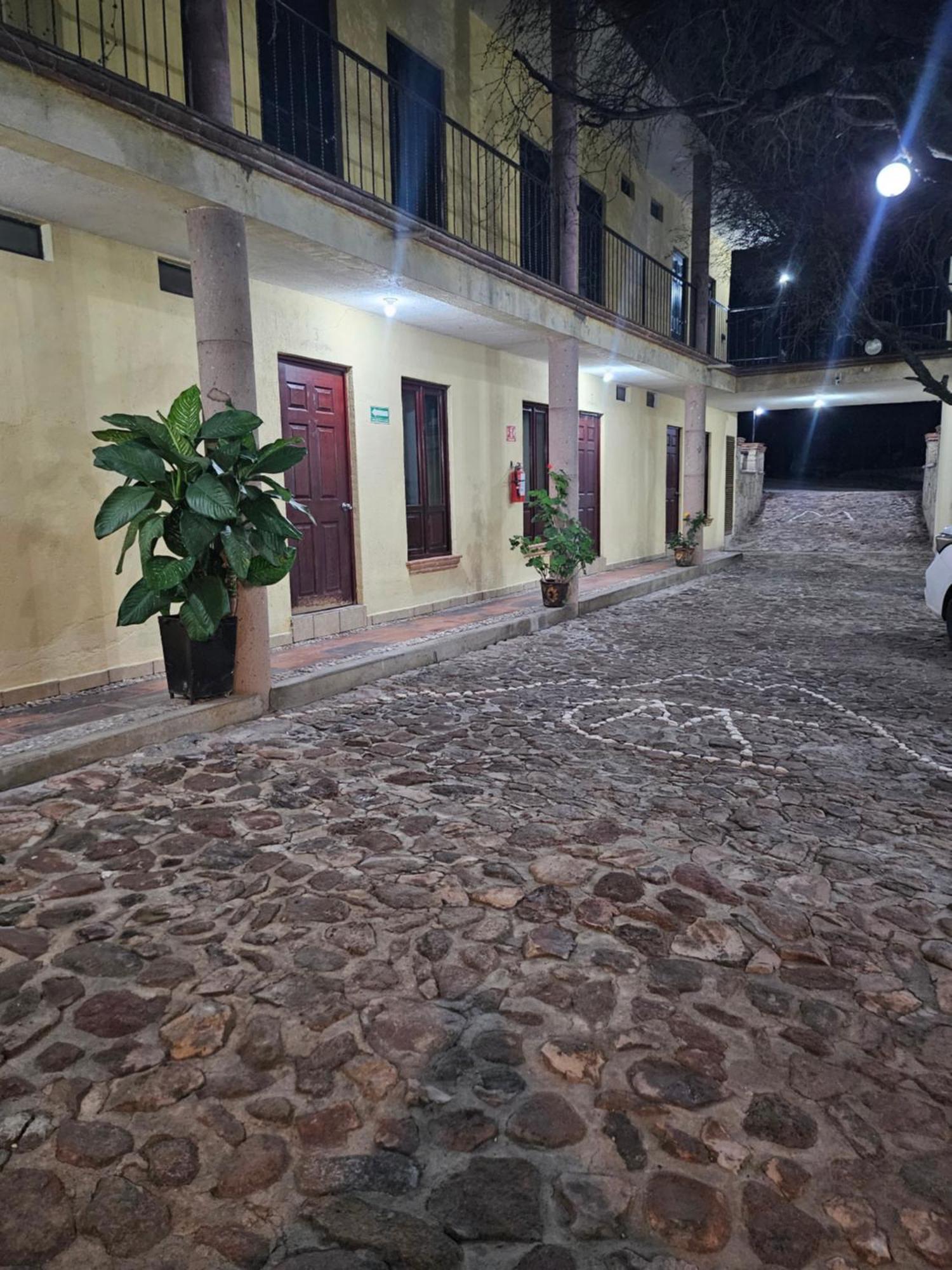 Hotel Villa Aurora Bernal Bagian luar foto